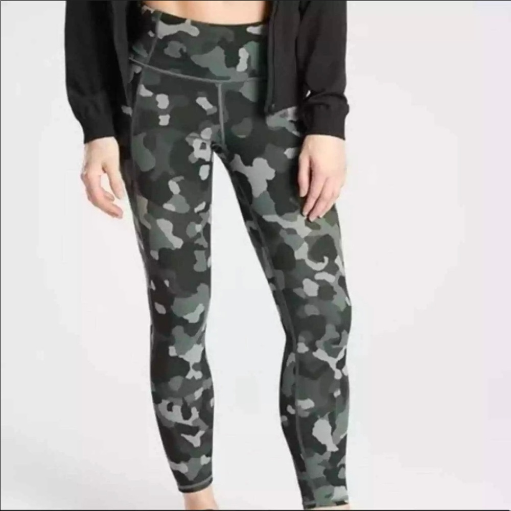 ATHLETA Green Lightening Camo 7/8 Tight Leggings S